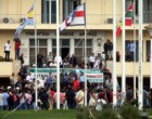 Рабочие верфи города Скарамангас в Афинах штурмуют министерство обороны; фермеры в Ираклионе на Крите вторгаются в Ираклионский аэропорт