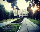 Студентів зганяють на примусові роботи в село