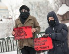 23 февраля россиянки отметили, выложив мёртвыми телами дорогу к храму
